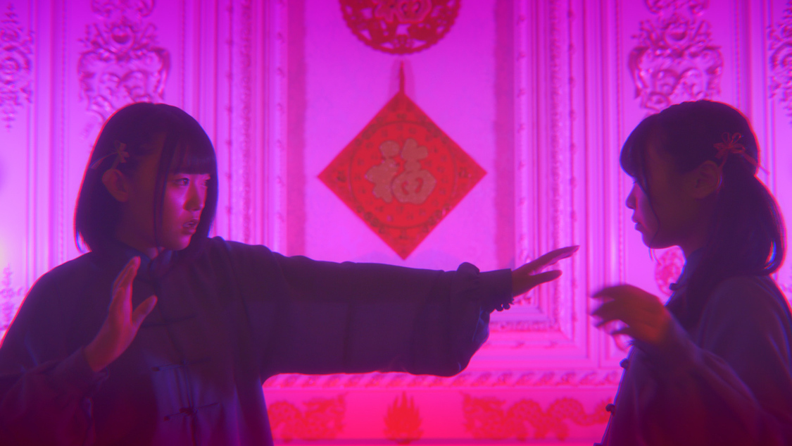 シングル「irony」MVより