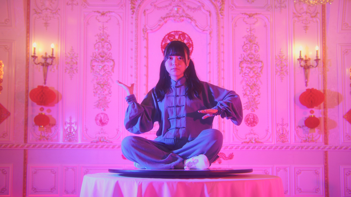 シングル「irony」MVより