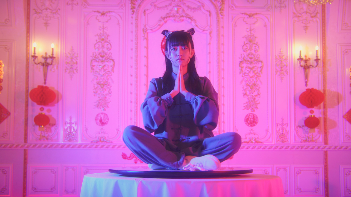 シングル「irony」MVより