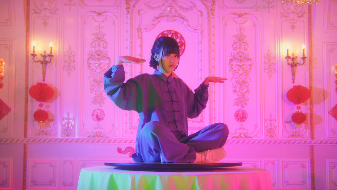 シングル「irony」MVより