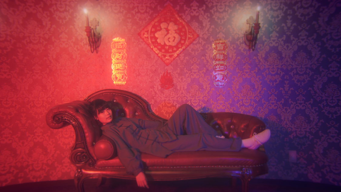 シングル「irony」MVより