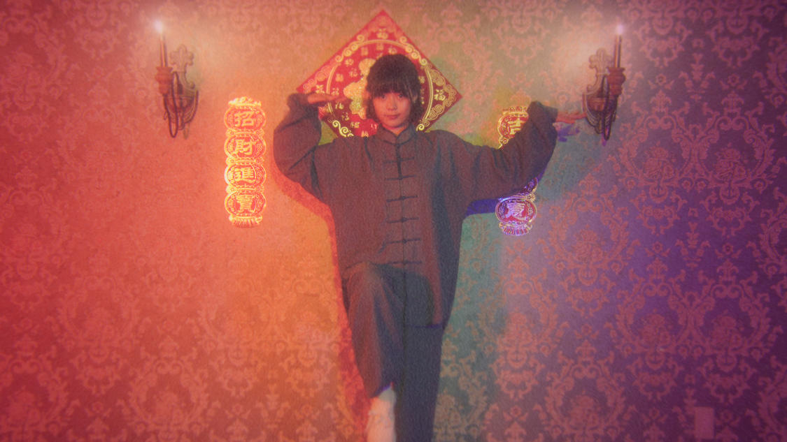 シングル「irony」MVより