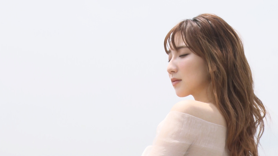 ファーストサマーウイカ『エアリーソフトブラ』メイキング写真