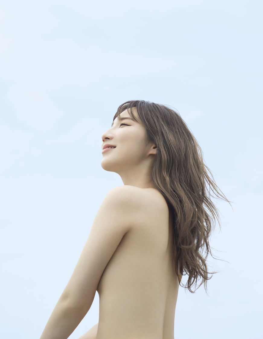 ファーストサマーウイカ『エアリーソフトブラ』新聞広告（東海／ロゴ＆メッセージなし）