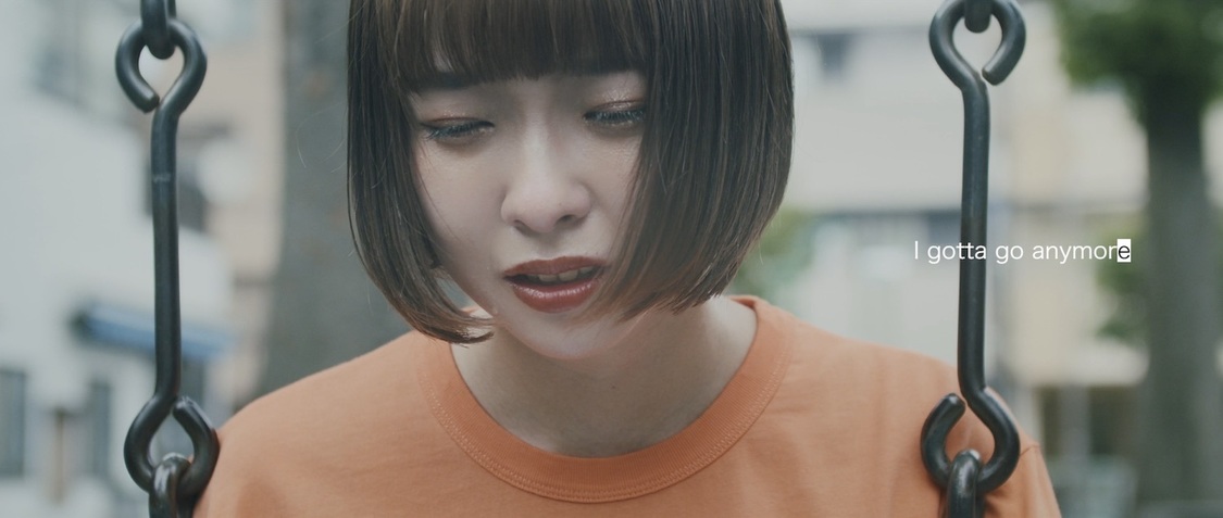 「I don’t cry anymore」MVより