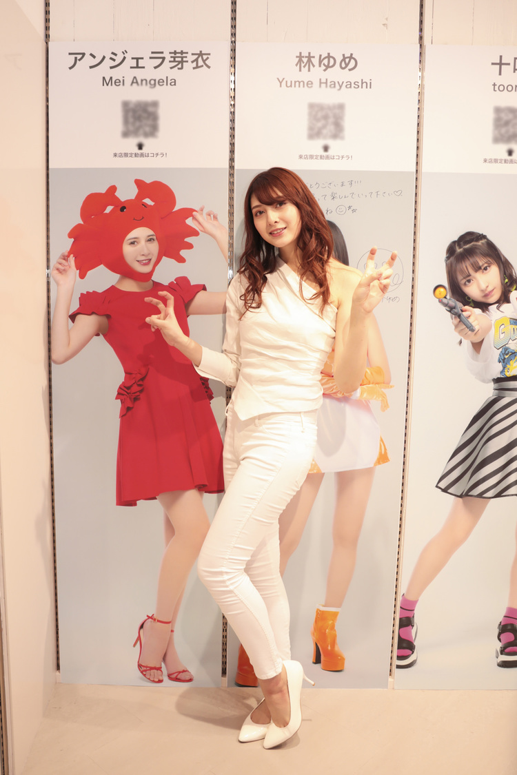 アンジェラ芽衣『ゼロイチファミリアPOPUPショップ in SHIBUYA109渋谷店』
