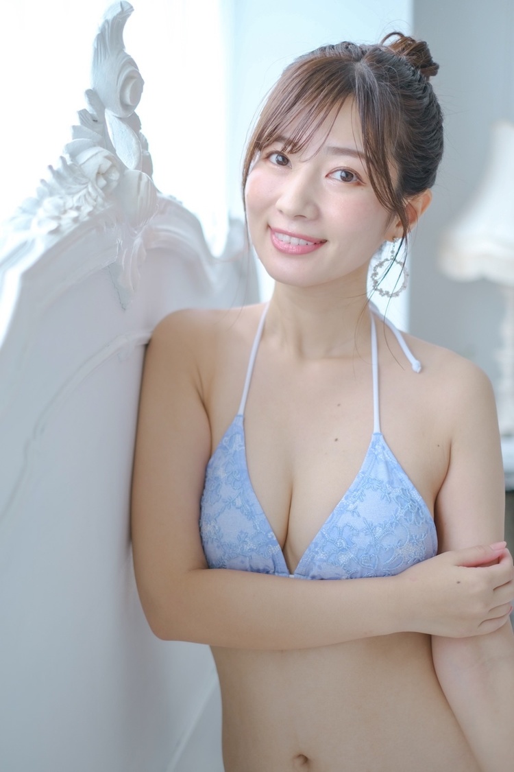 恵比寿マスカッツ・石岡真衣 デジタル写真集『石岡真衣AnniversaryPhotobook 2020 完全版』より