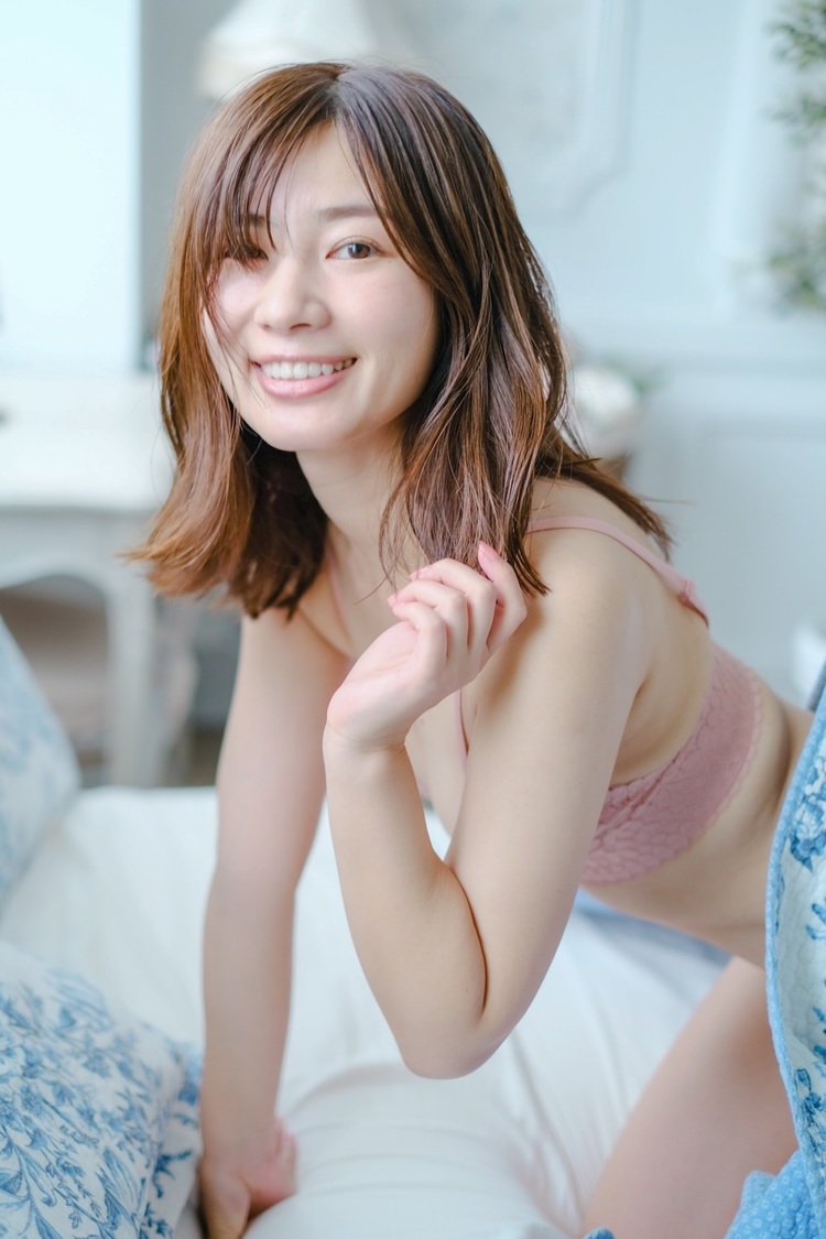 恵比寿マスカッツ・石岡真衣 デジタル写真集『石岡真衣AnniversaryPhotobook 2020 完全版』より