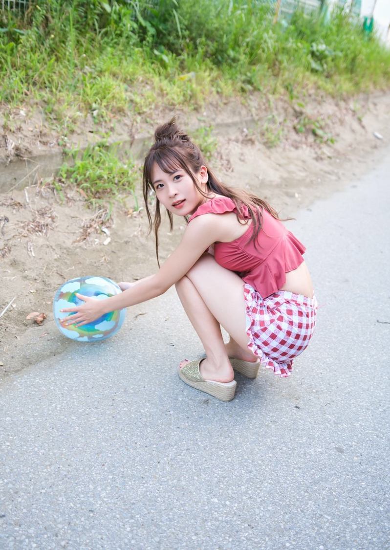 中川珠里 1stソロ写真集『夏と私』より