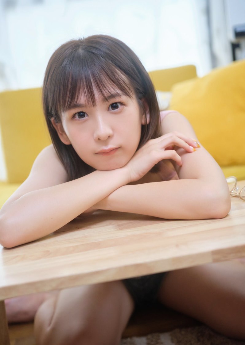 中川珠里 1stソロ写真集『夏と私』より