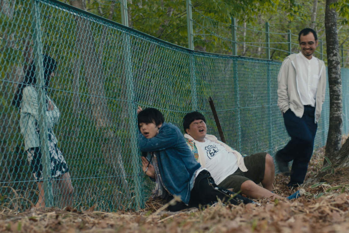 映画『人数の町』より（(c)2020「人数の町」製作委員会）