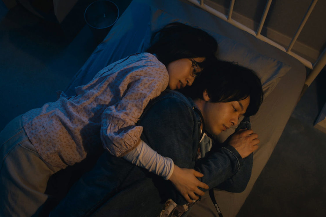 映画『人数の町』より（(c)2020「人数の町」製作委員会）