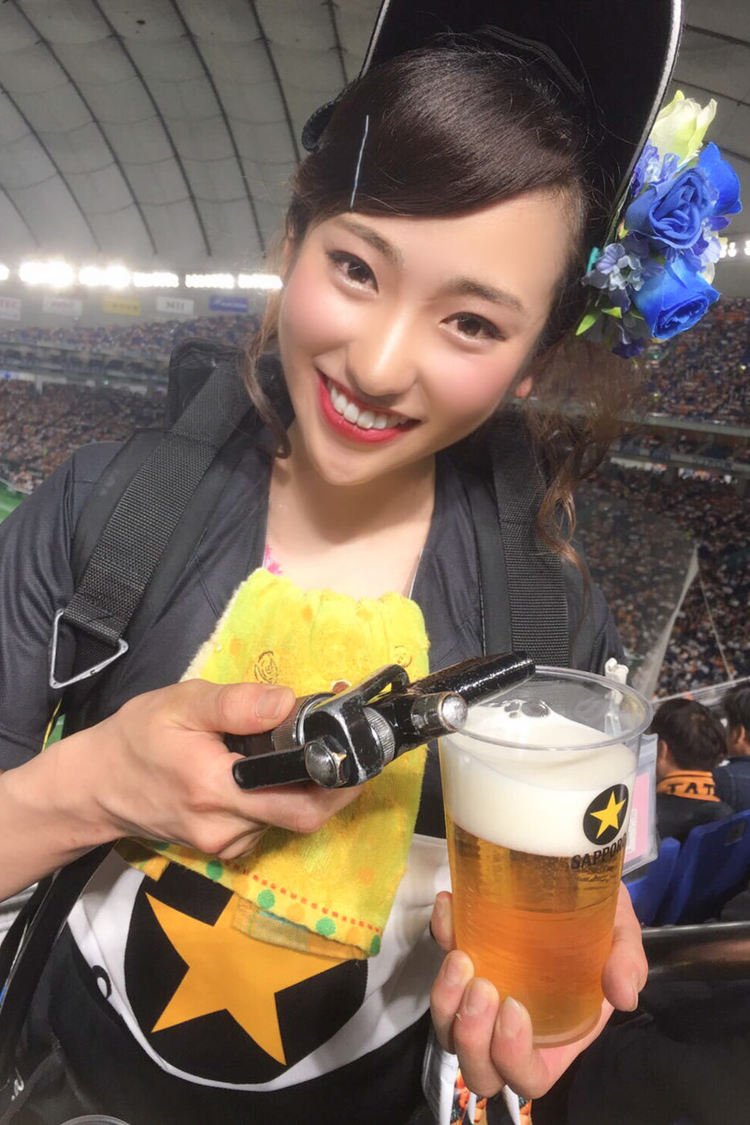 内田ゆめ（埼玉県／21歳／大学生、ビール売り子）