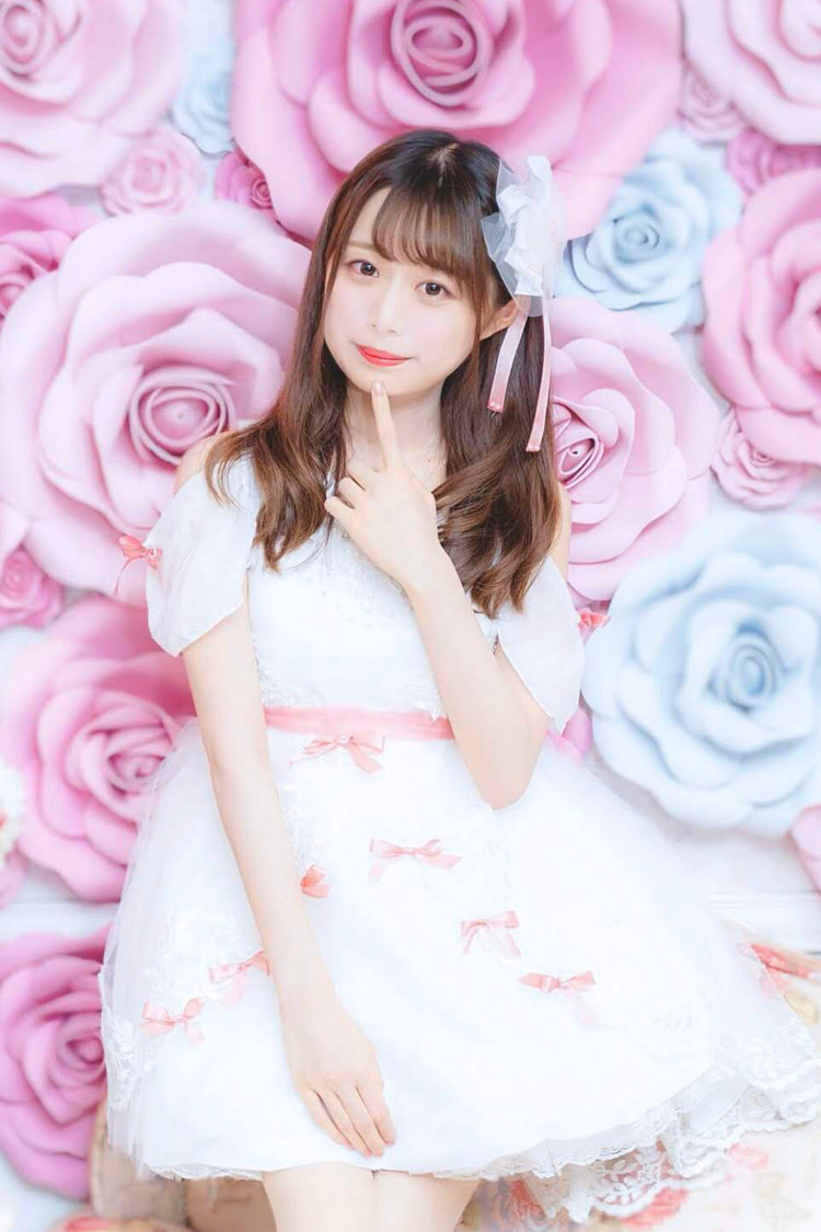 春花奈奈（東京都／25歳／ピアニスト、アイドル／プロデュース）