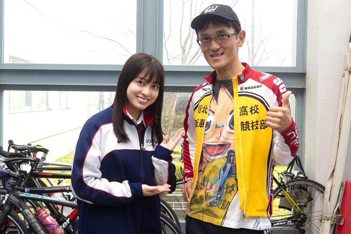 左：橋本環奈、右：渡辺航