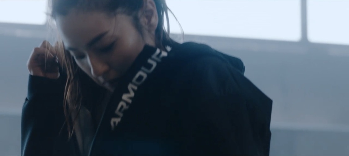 『THE ONLY WAY IS THROUGH. 前へー中村アン』より