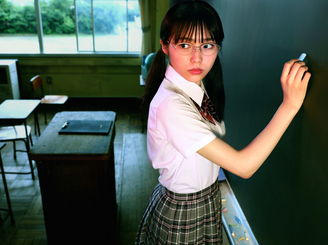 委員長役（秋田汐梨）