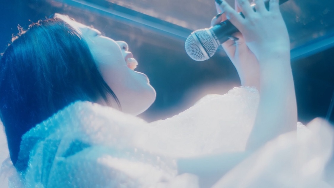 📸 画像：「ドント・ストップ・ザ・ダンス」MVカット｜フィロソフィーのダンス、浅草ロック座に“セクシーの神”降臨！メジャーデビュー曲濃密MVを公開