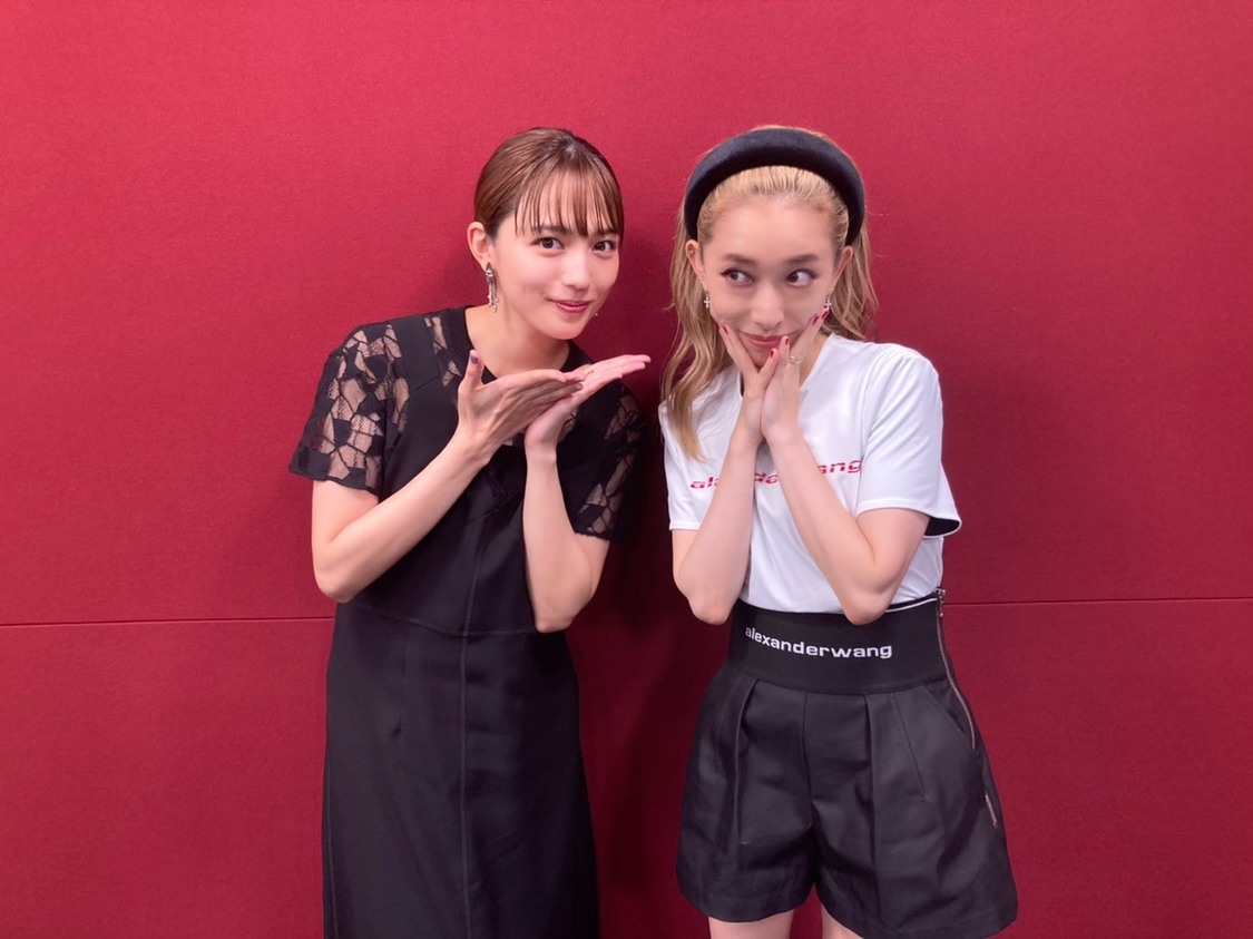 加藤ミリヤ×川口春奈『Dive/Connect @ Zepp Online』より