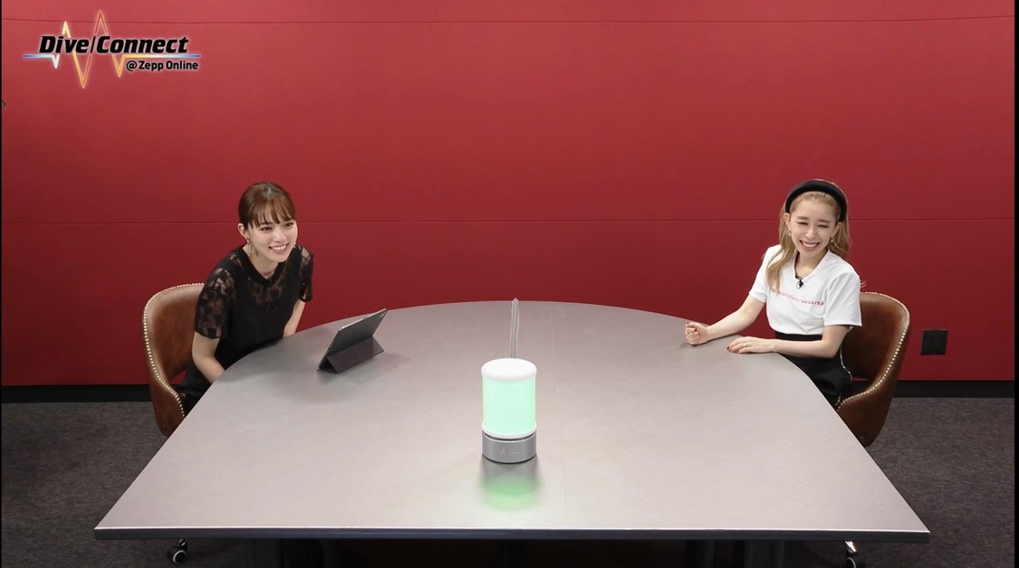 加藤ミリヤ×川口春奈『Dive/Connect @ Zepp Online』より