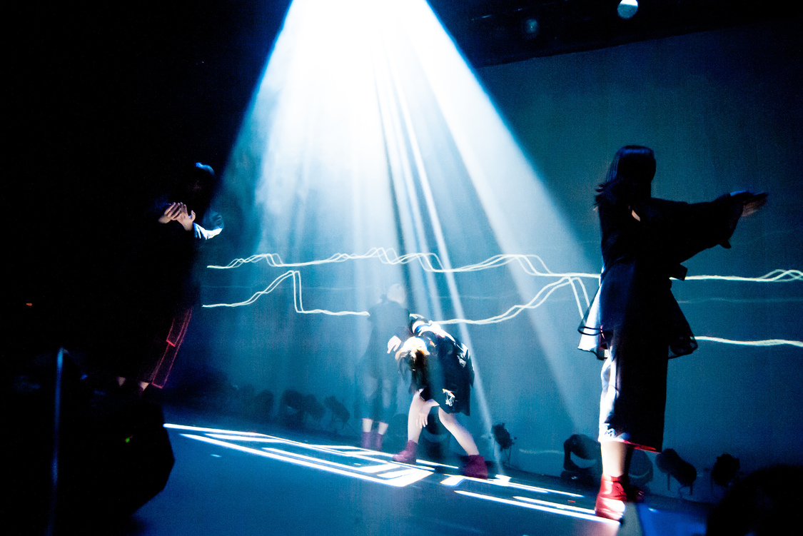 ＜Solitude Hotel 6F yoru＞写真：稲垣謙一