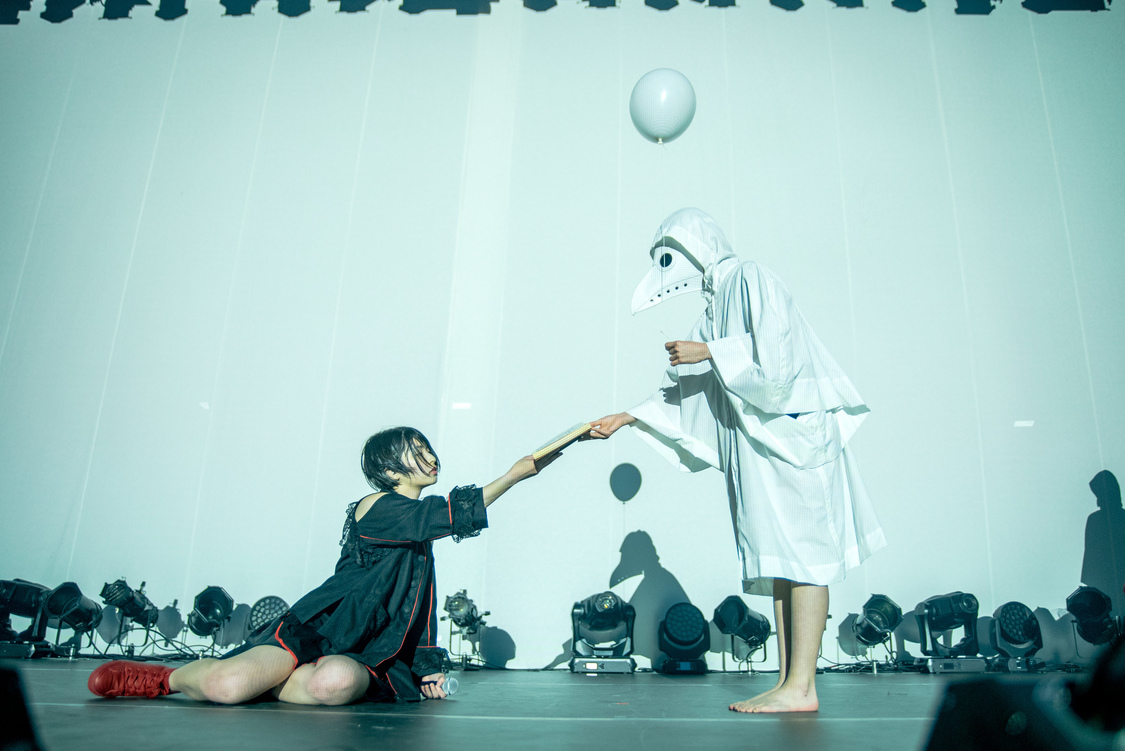 ＜Solitude Hotel 6F yoru＞写真：稲垣謙一