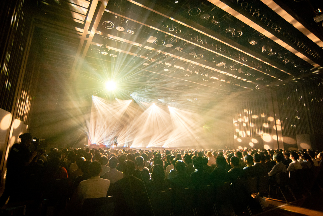 ＜Solitude Hotel 6F yoru＞写真：稲垣謙一