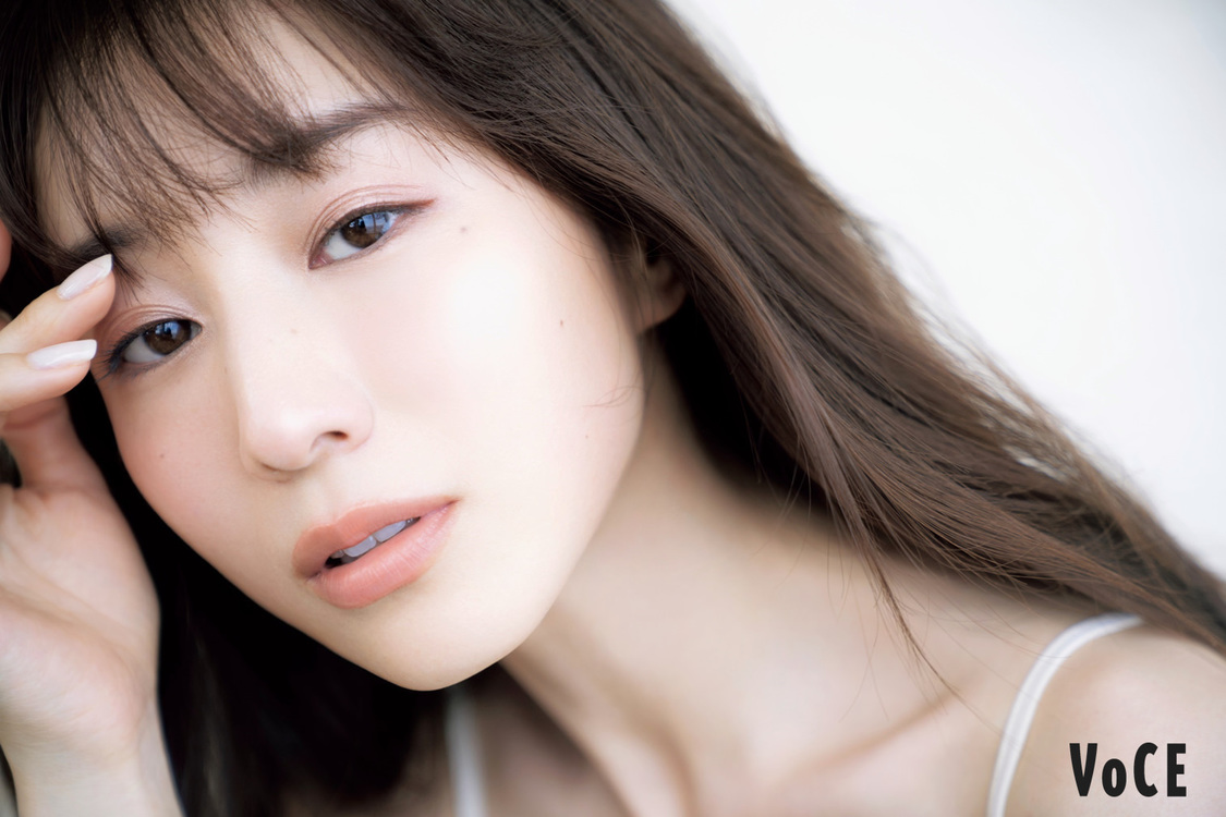 VOCE2020年11月号／講談社 撮影／中村和孝（まきうらオフィス）