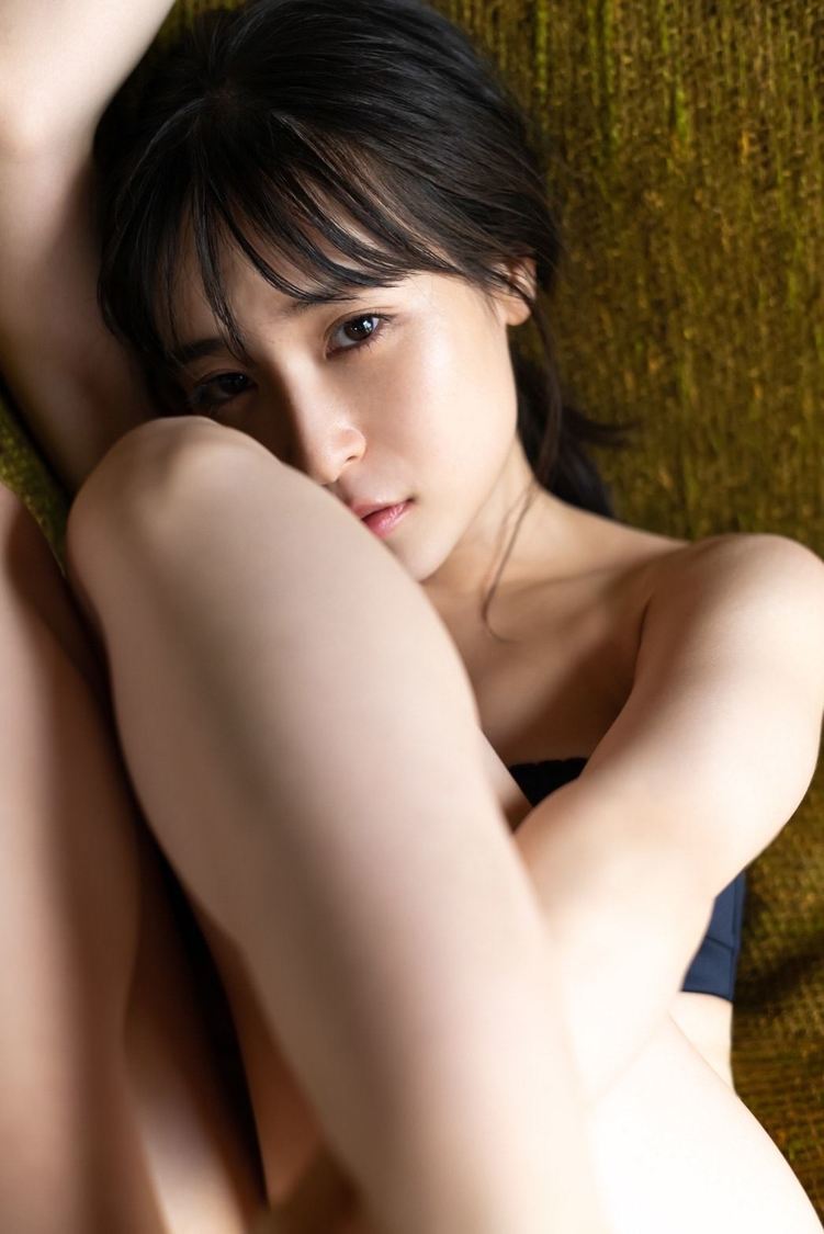 中﨑絵梨奈（『週刊プレイボーイ』より）