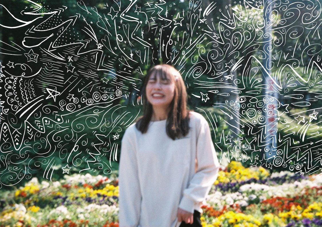 ＜内田理央10周年企画スマホの中身展「半目と開眼」＞展示写真