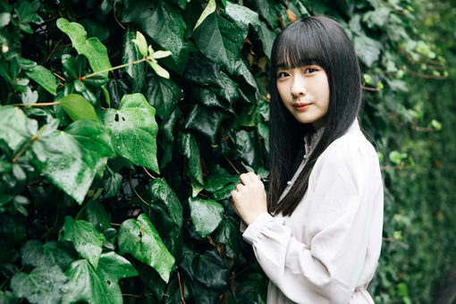 八木ひなたタペストリーデジタルサイン入り FES☆TIVE 八木ひなたのセーラー服姿に「一緒に青春したい