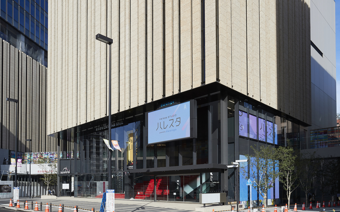 大型LEDビジョン（ハレスタ・スタジオ外部）