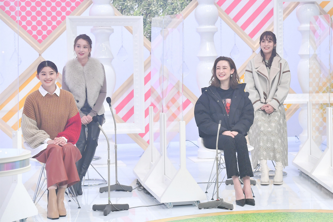 左から：朝比奈彩、Niki、藤井サチ、⽯川恋　(C)神⼾コレクション ザ ニューリアリティー