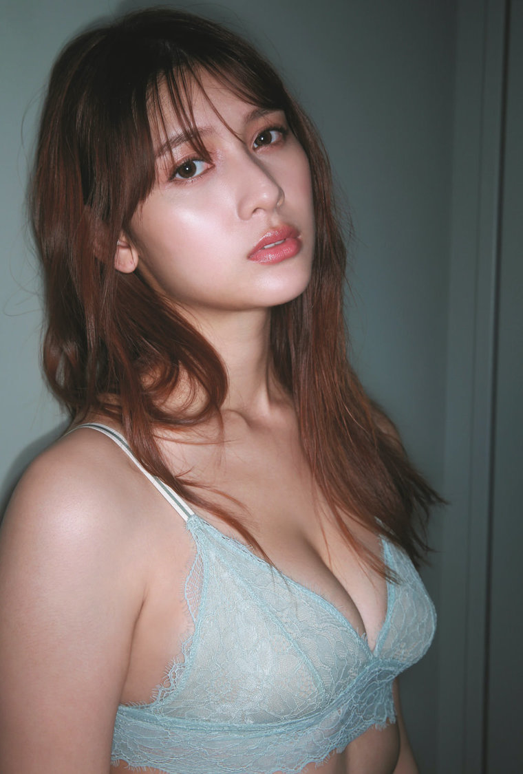 アンジェラ芽衣『B.L.T.2020年12月号』セブンネットショッピング購入特典ポストカード