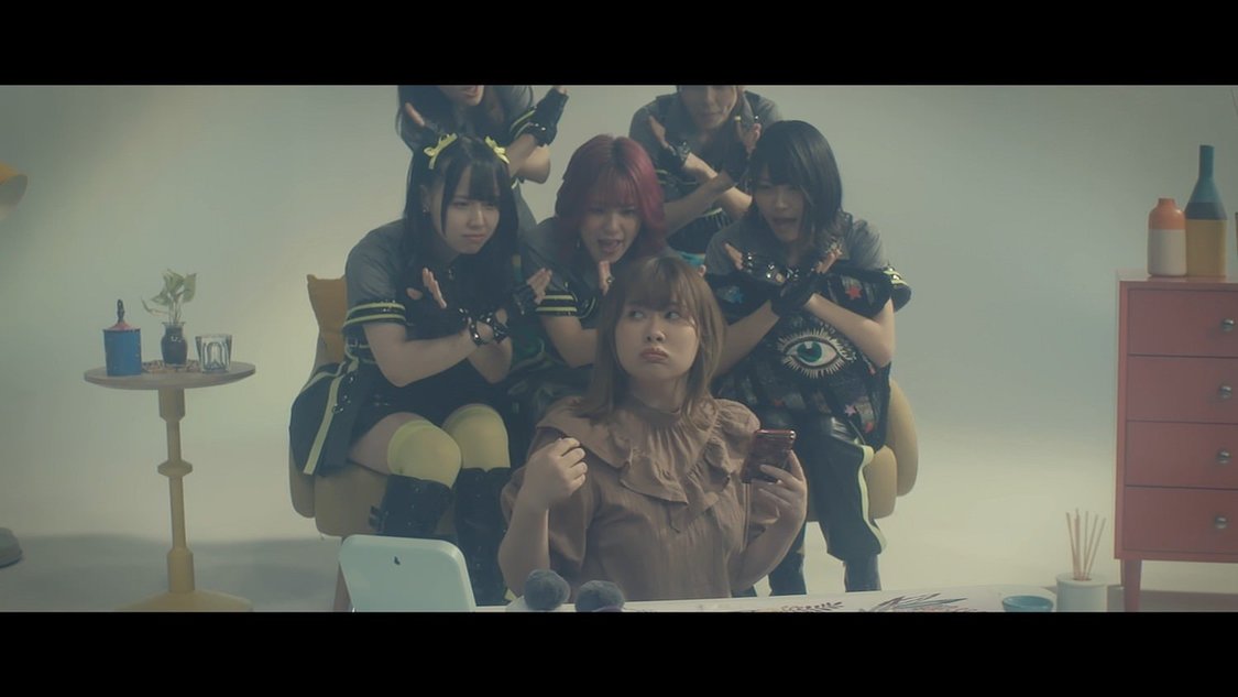 「あやふや」MVより