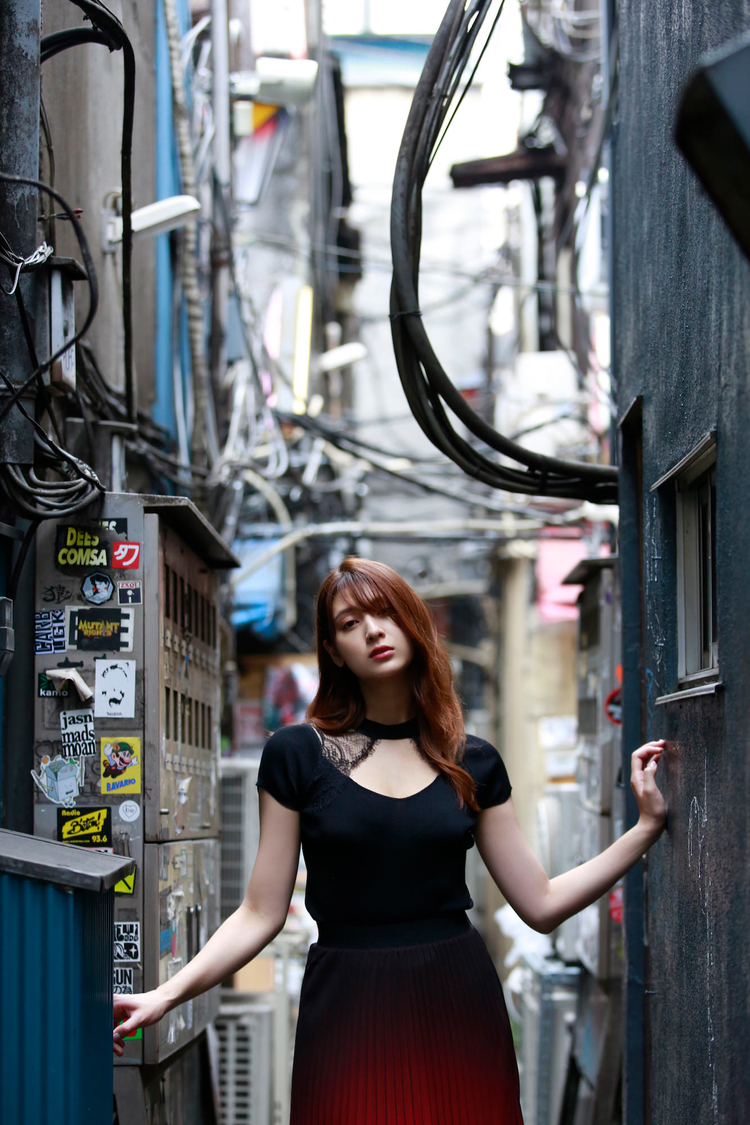 アンジェラ芽衣　（c）『B.L.T.12月号』（東京ニュース通信社刊）撮影：佐藤佑一