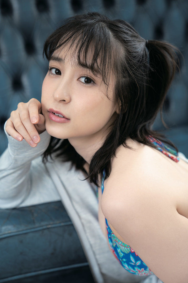 中﨑絵梨奈 2021年カレンダーより