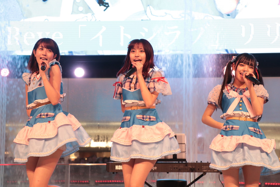 3rd Single「イトシラブ」リリース記念イベント│2018.12.12 池袋サンシャインシティ噴水広場