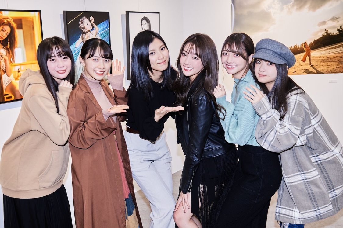 元・夢アドの小林れい＆現・夢アドメンバーとの集合ショット