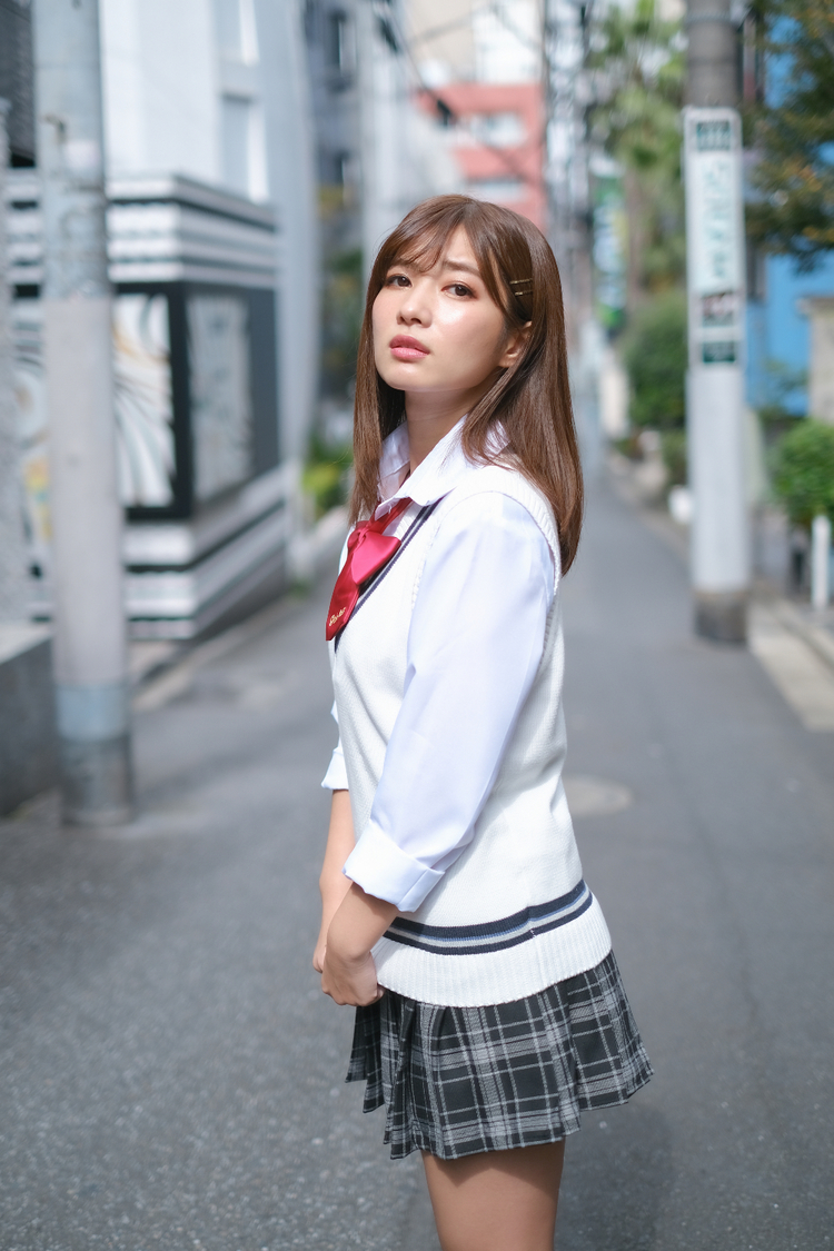 恵比寿マスカッツ・石岡真衣 デジタル写真集『青春の忘れ物』より