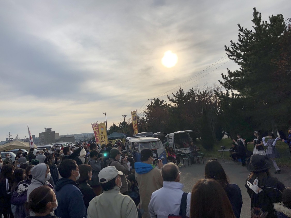 ＜館鼻岸壁朝市＞