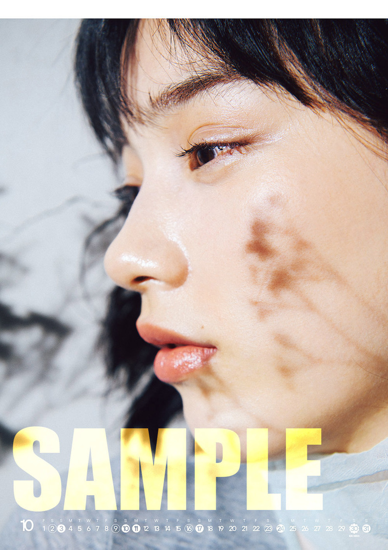 『のんカレンダー2021 “NON TOUCH”』大判カレンダー10月見本