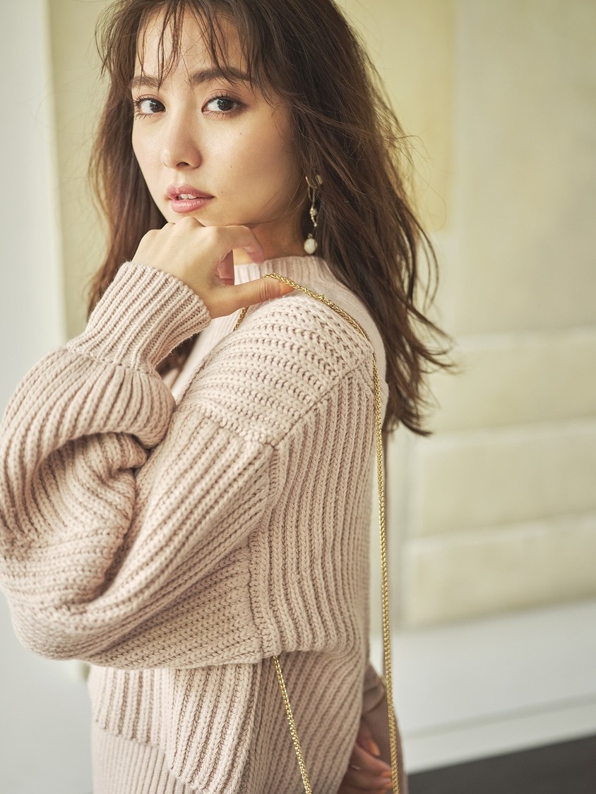 WEBヴィジュアル「MY PINK CLOSET」より