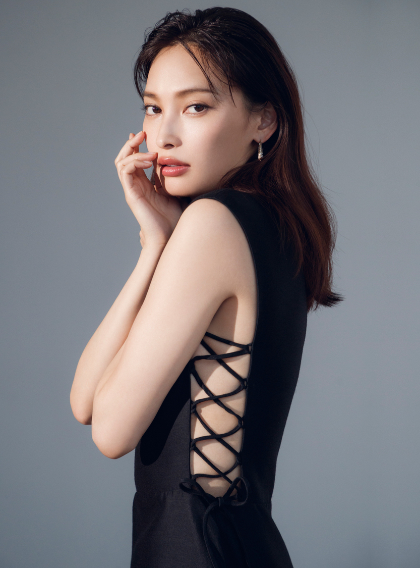 『大政絢 カレンダー2021』収録カット（9月）　©️SDP