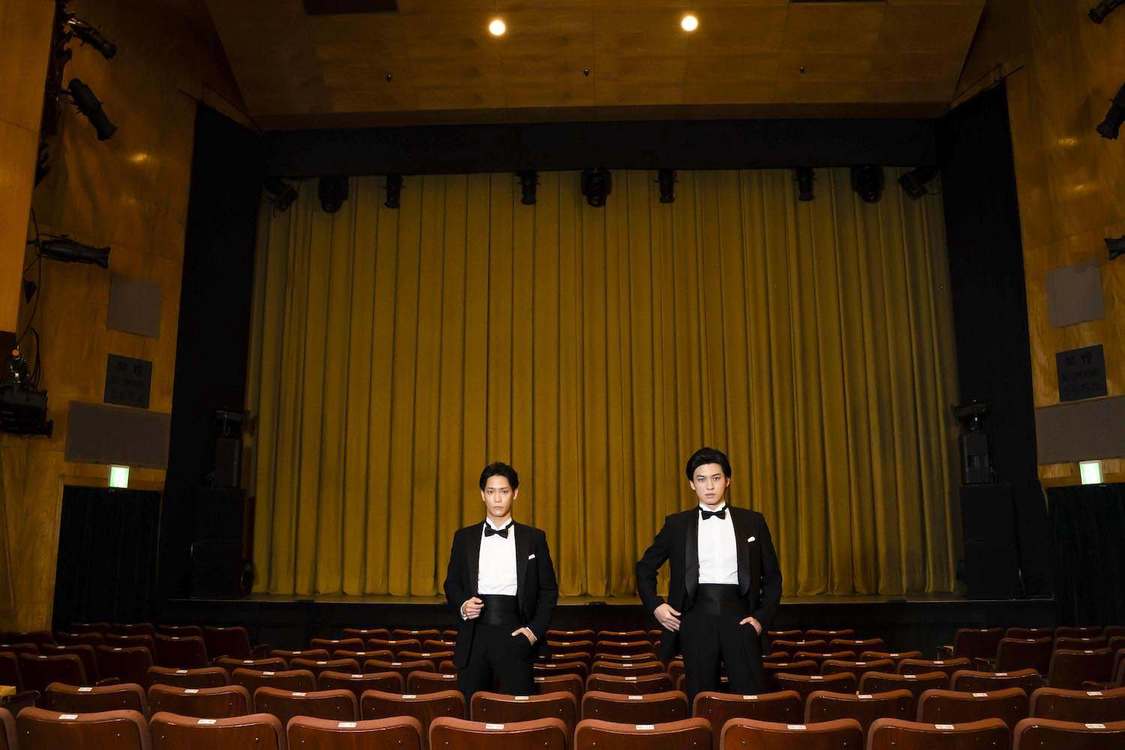 味方良介、荒井敦史