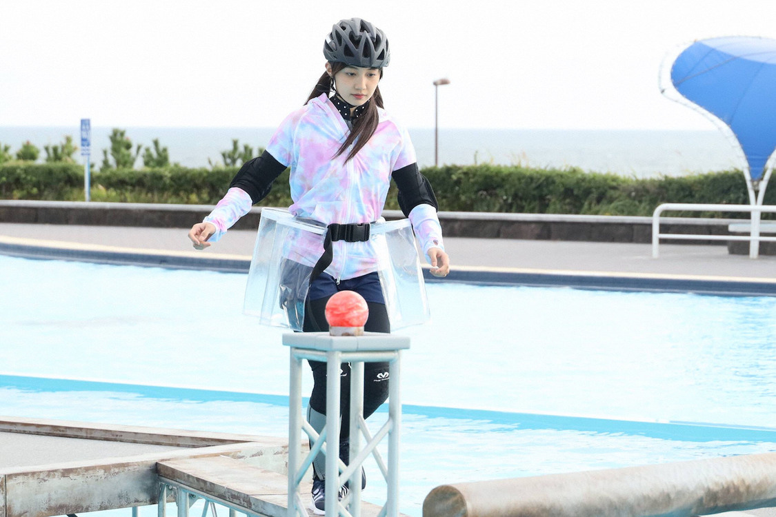 黒木ひかり『超水上サバイバル オチルナ！』より