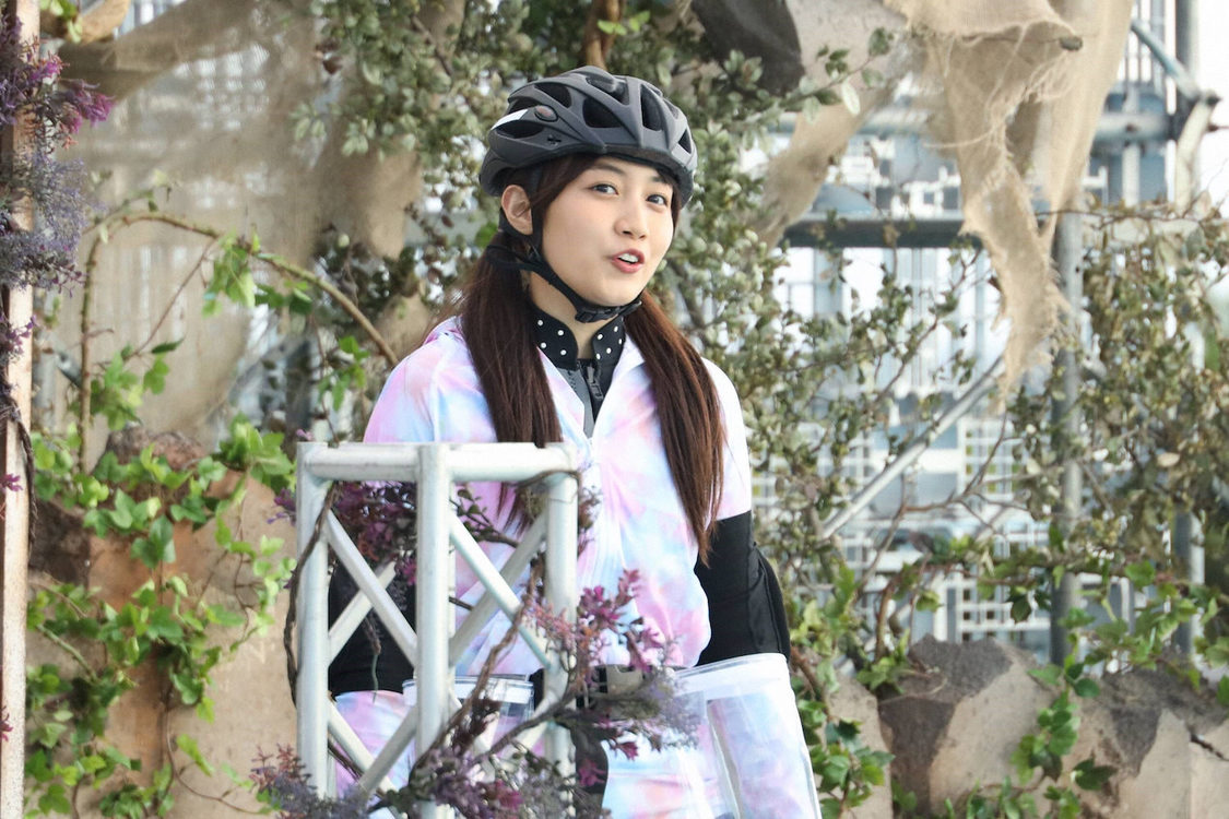 黒木ひかり『超水上サバイバル オチルナ！』より