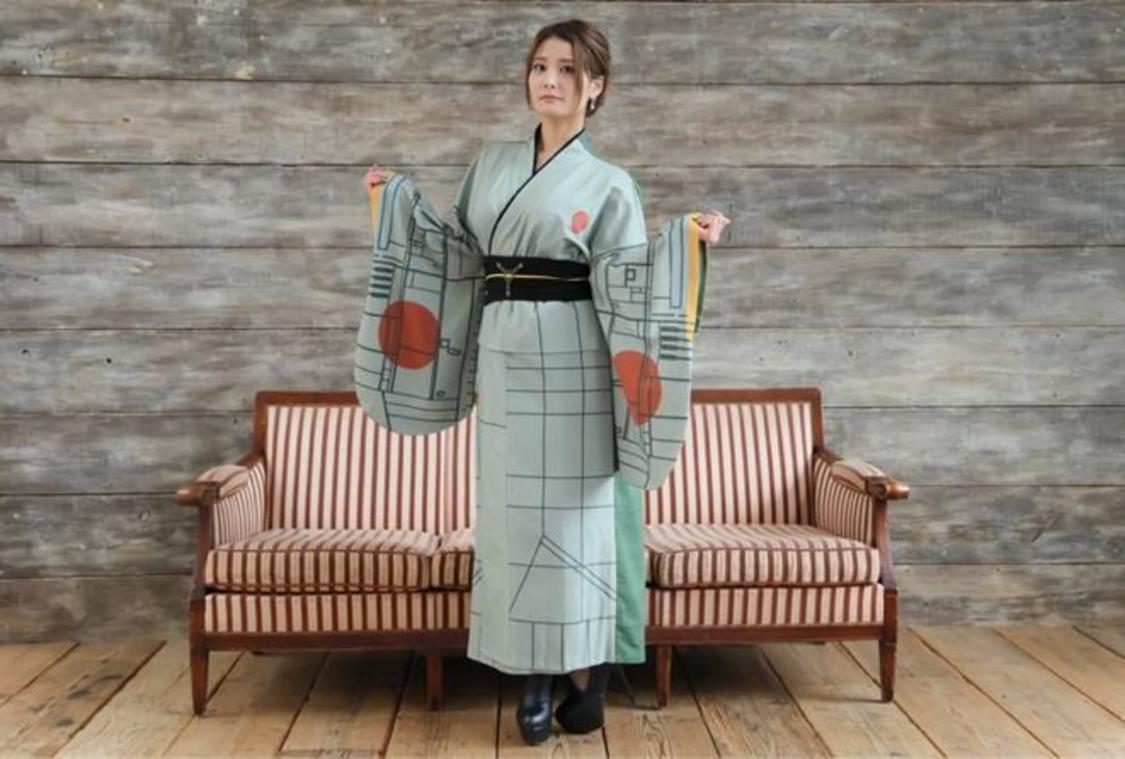 「零戦風52型着物」イメージ（モデル：赤羽もも）