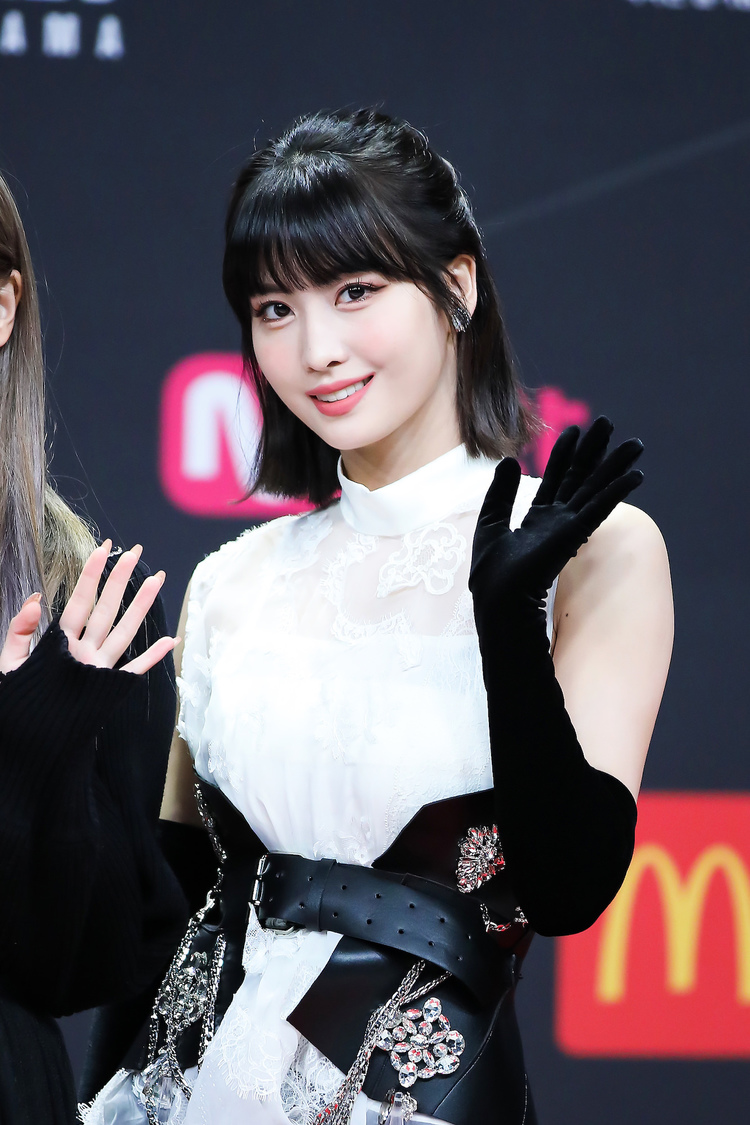 モモ（TWICE）© CJ ENM Co., Ltd, All Rights Reserved.