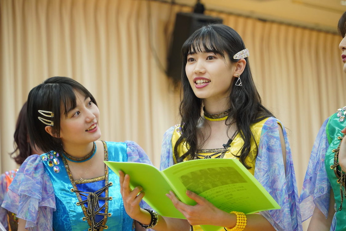 新井愛瞳、佐保明梨